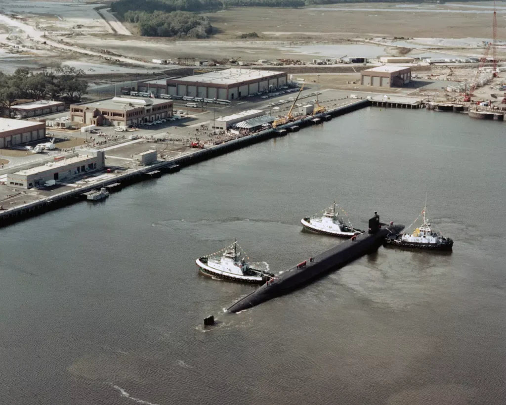 USS Tennessee (SSBN 734) arriving for the first time at Kings Bay on January 9, 1989. 