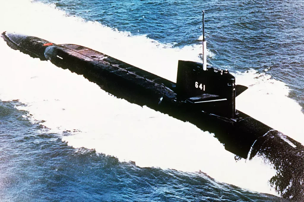 A starboard bow view of USS SIMON BOLIVAR (SSBN-641). She was the sixth Poseidon submarine to carry Trindent I (C4) missiles.